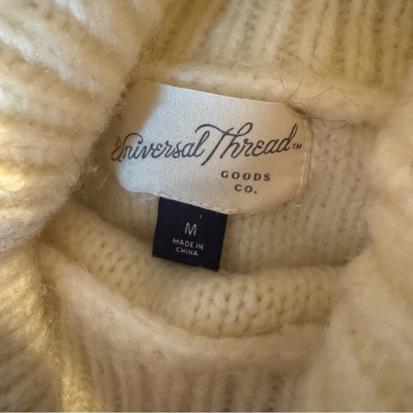 Universal Thread Fuzzy Eyelash Turtleneck Pullover Sweater Medium - Picture 6 of 8
